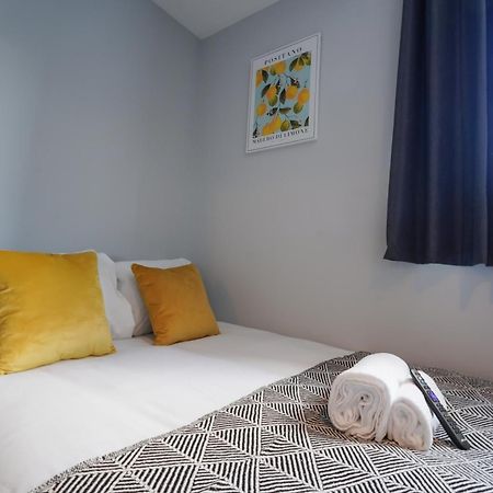 En-Suite Double Rooms, Smart Tv Comfy Style Llanelli Kültér fotó