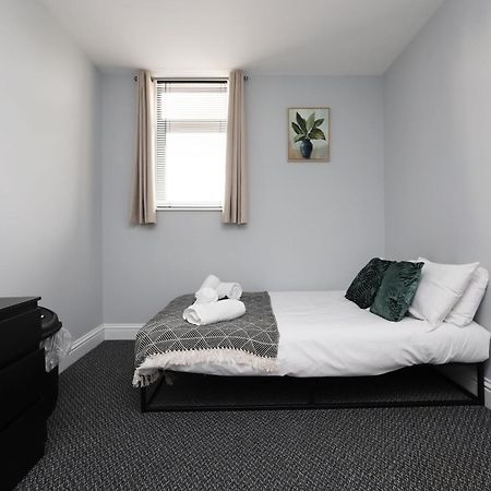 En-Suite Double Rooms, Smart Tv Comfy Style Llanelli Kültér fotó