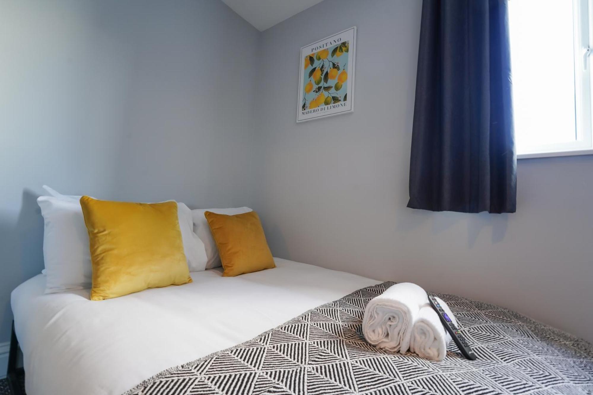 En-Suite Double Rooms, Smart Tv Comfy Style Llanelli Kültér fotó