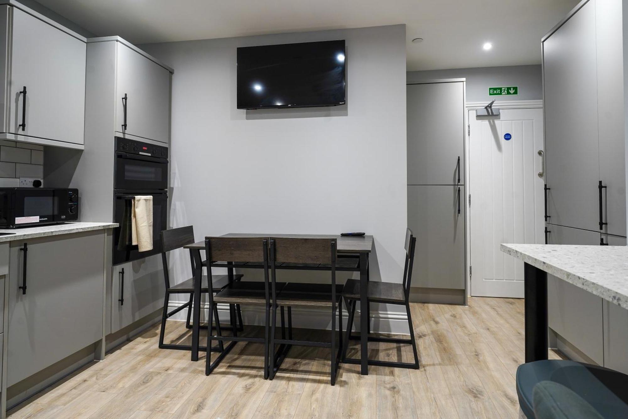 En-Suite Double Rooms, Smart Tv Comfy Style Llanelli Kültér fotó