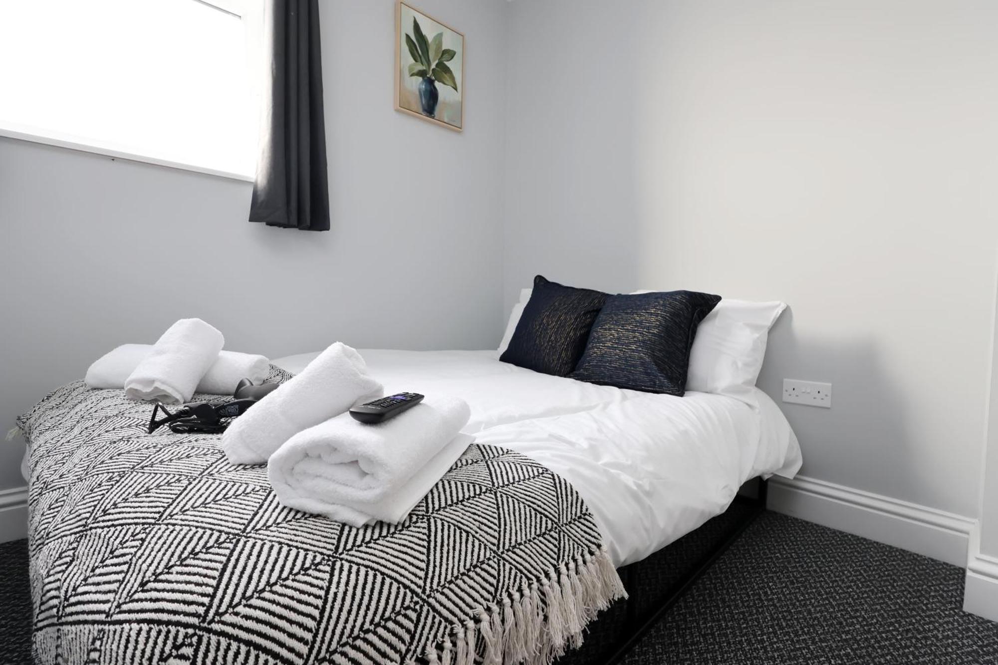 En-Suite Double Rooms, Smart Tv Comfy Style Llanelli Kültér fotó