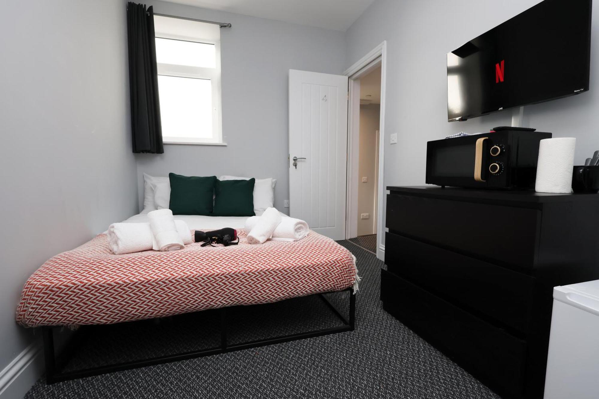 En-Suite Double Rooms, Smart Tv Comfy Style Llanelli Kültér fotó