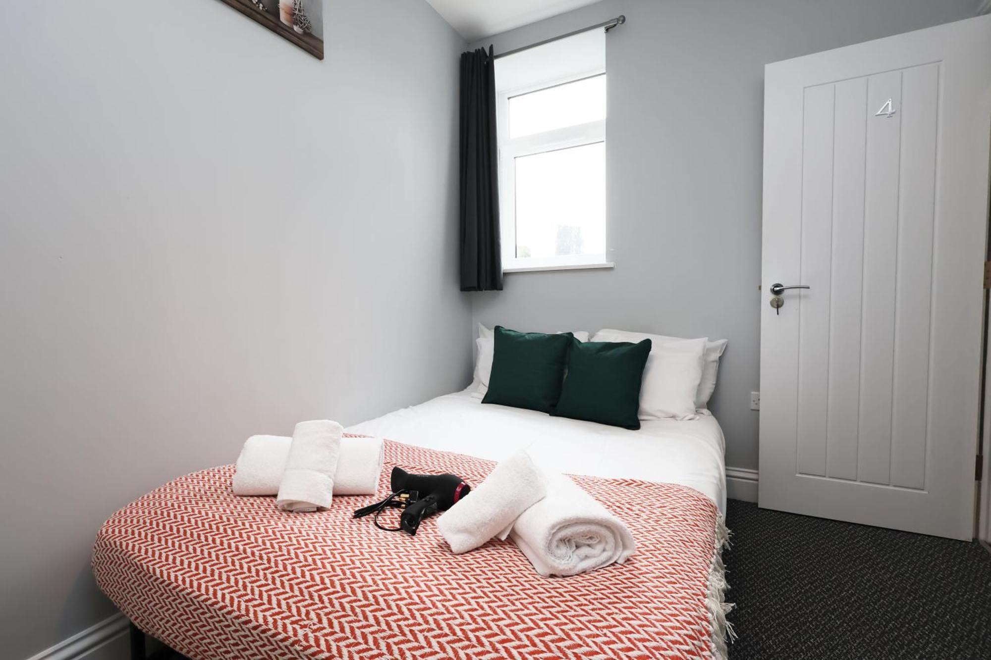 En-Suite Double Rooms, Smart Tv Comfy Style Llanelli Kültér fotó