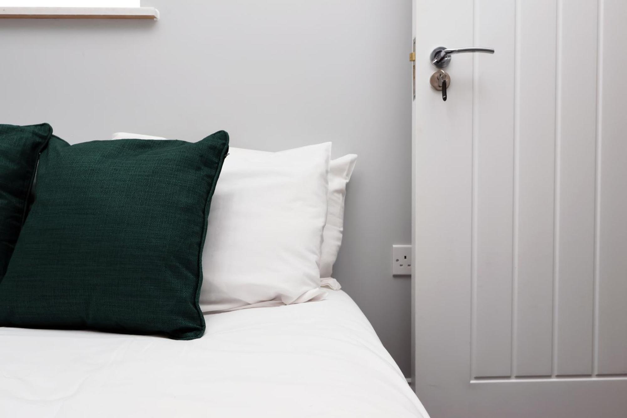 En-Suite Double Rooms, Smart Tv Comfy Style Llanelli Kültér fotó