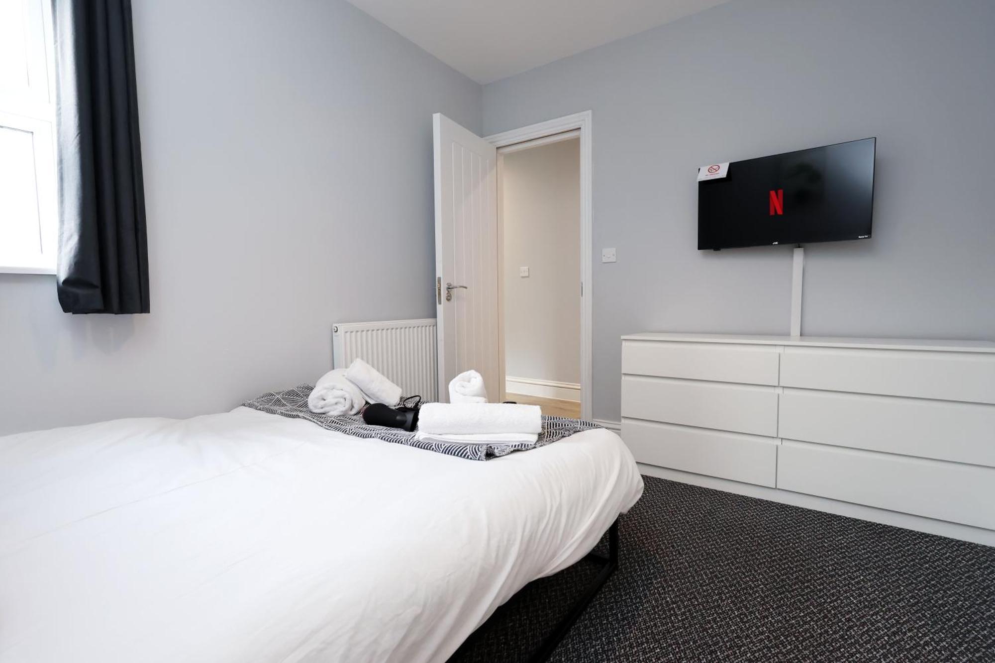 En-Suite Double Rooms, Smart Tv Comfy Style Llanelli Kültér fotó