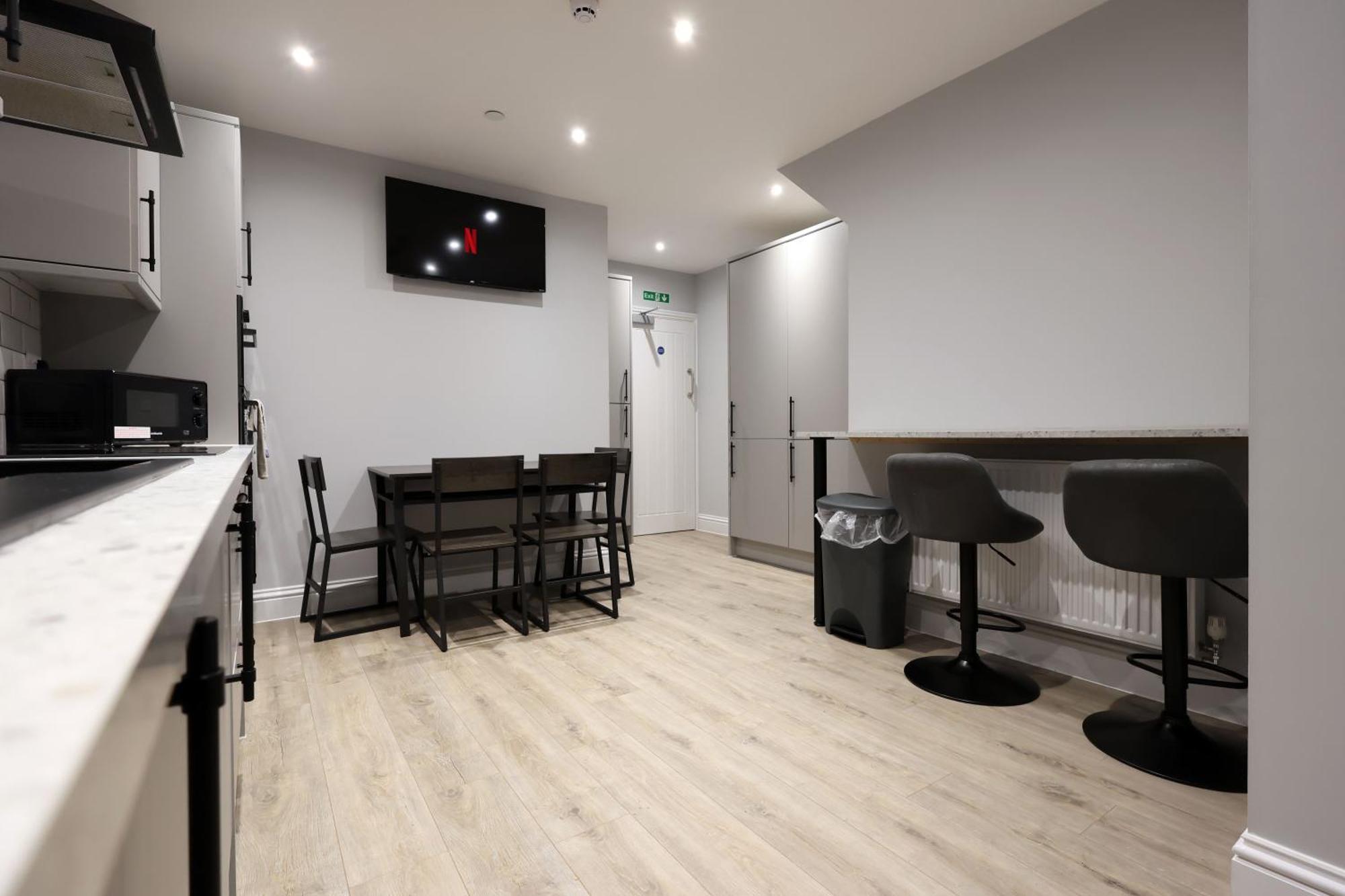 En-Suite Double Rooms, Smart Tv Comfy Style Llanelli Kültér fotó
