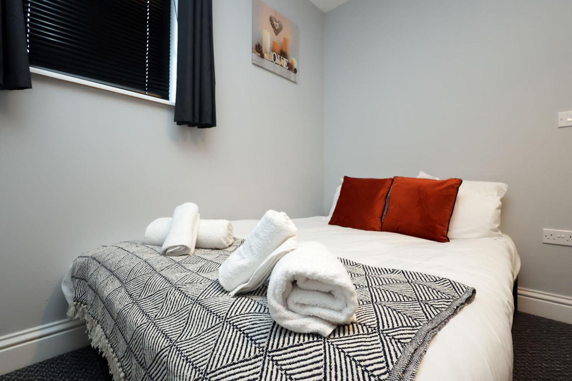 En-Suite Double Rooms, Smart Tv Comfy Style Llanelli Kültér fotó