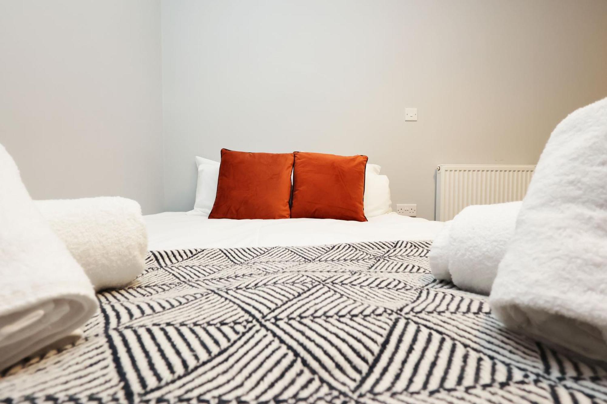 En-Suite Double Rooms, Smart Tv Comfy Style Llanelli Kültér fotó