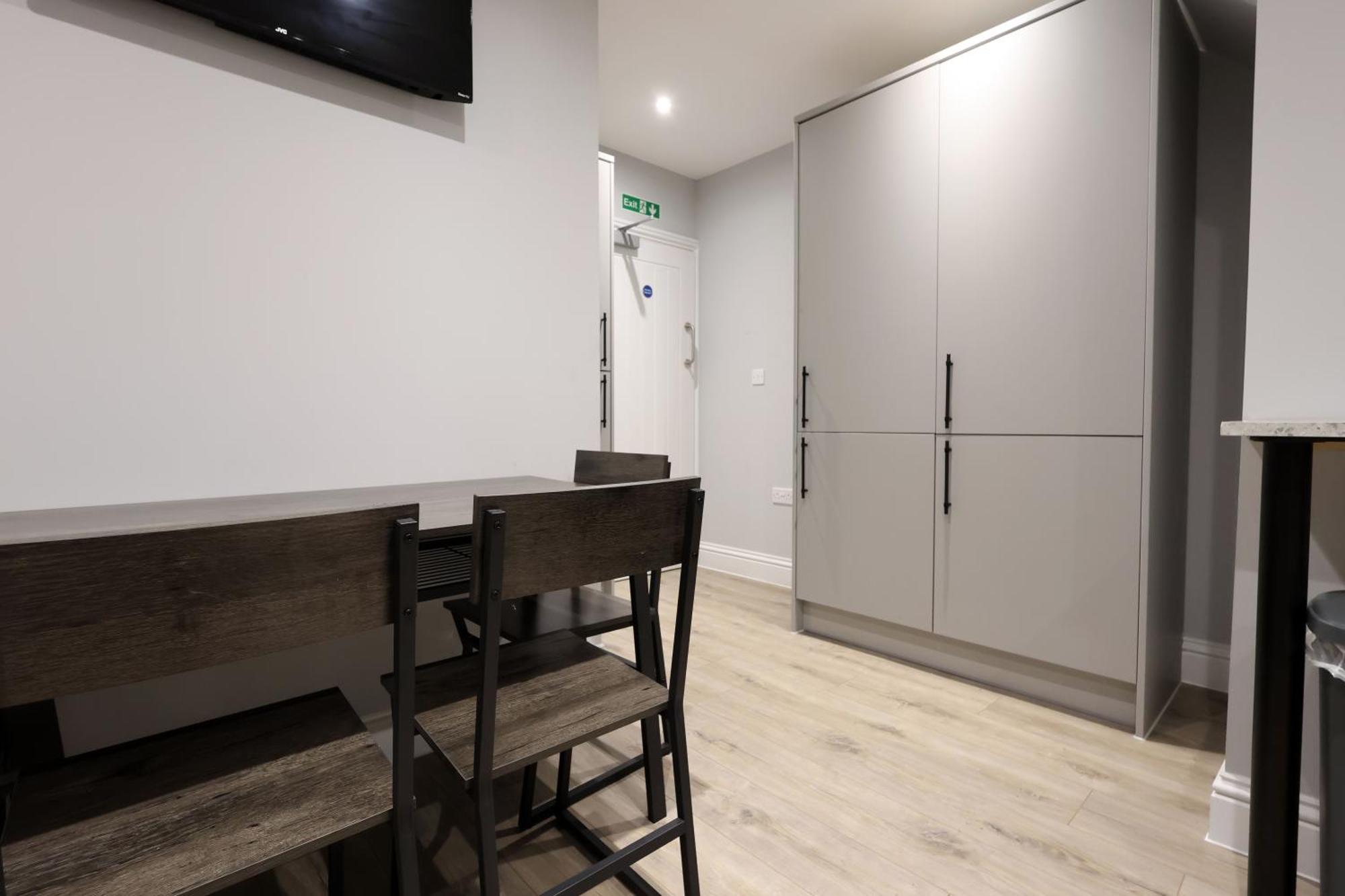 En-Suite Double Rooms, Smart Tv Comfy Style Llanelli Kültér fotó