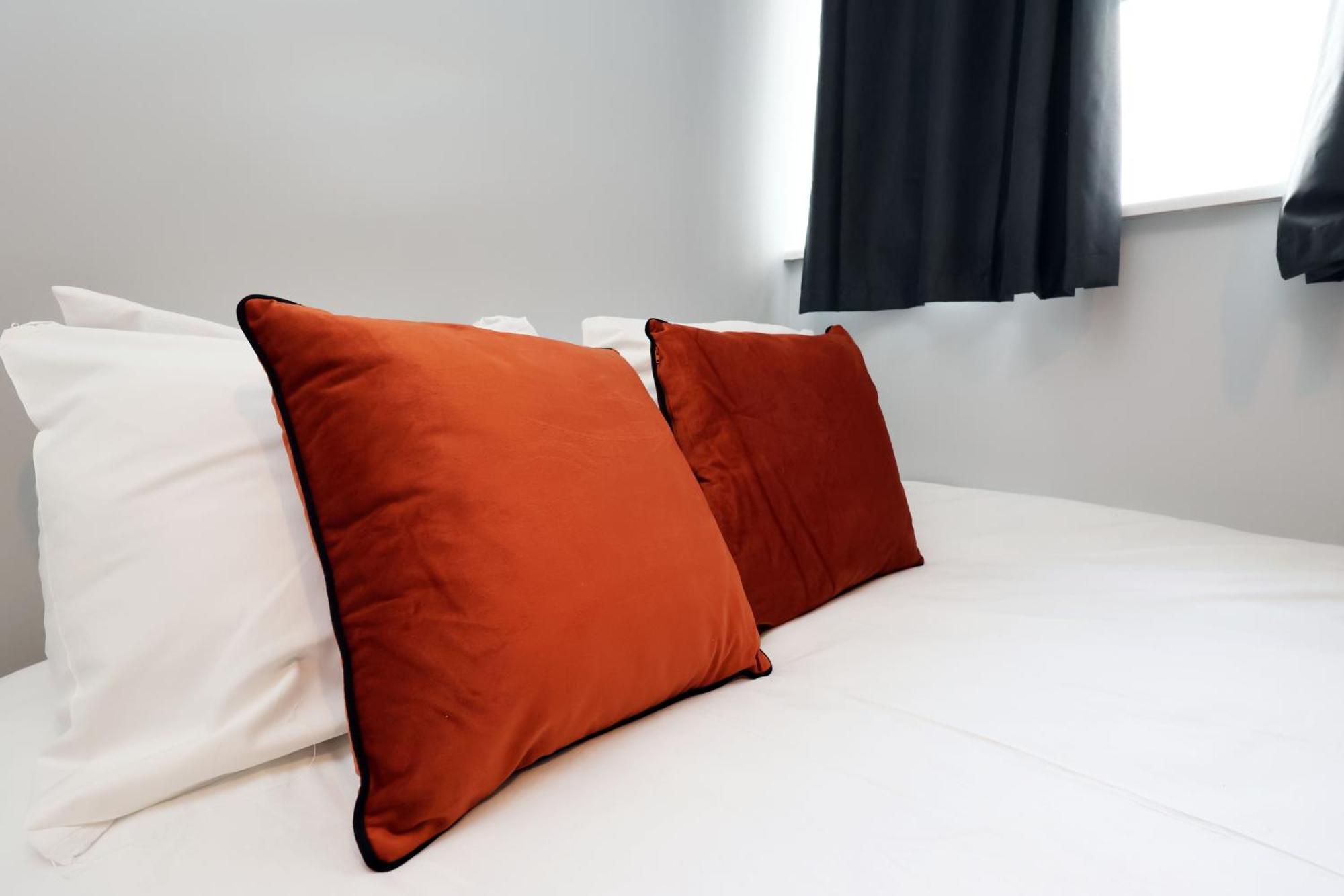 En-Suite Double Rooms, Smart Tv Comfy Style Llanelli Kültér fotó