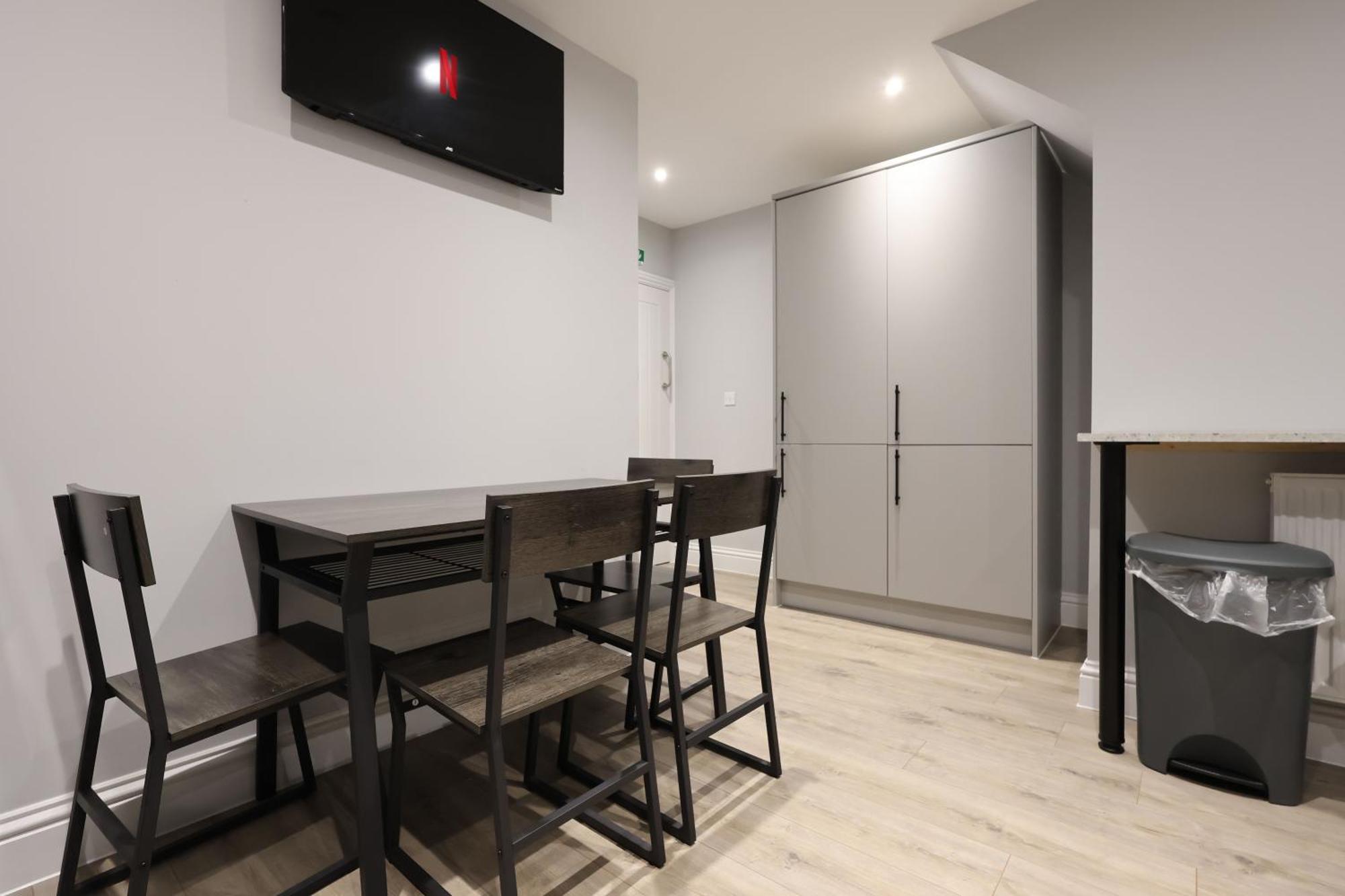 En-Suite Double Rooms, Smart Tv Comfy Style Llanelli Kültér fotó