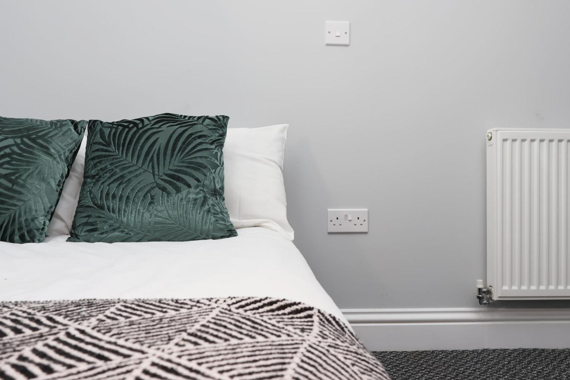 En-Suite Double Rooms, Smart Tv Comfy Style Llanelli Kültér fotó