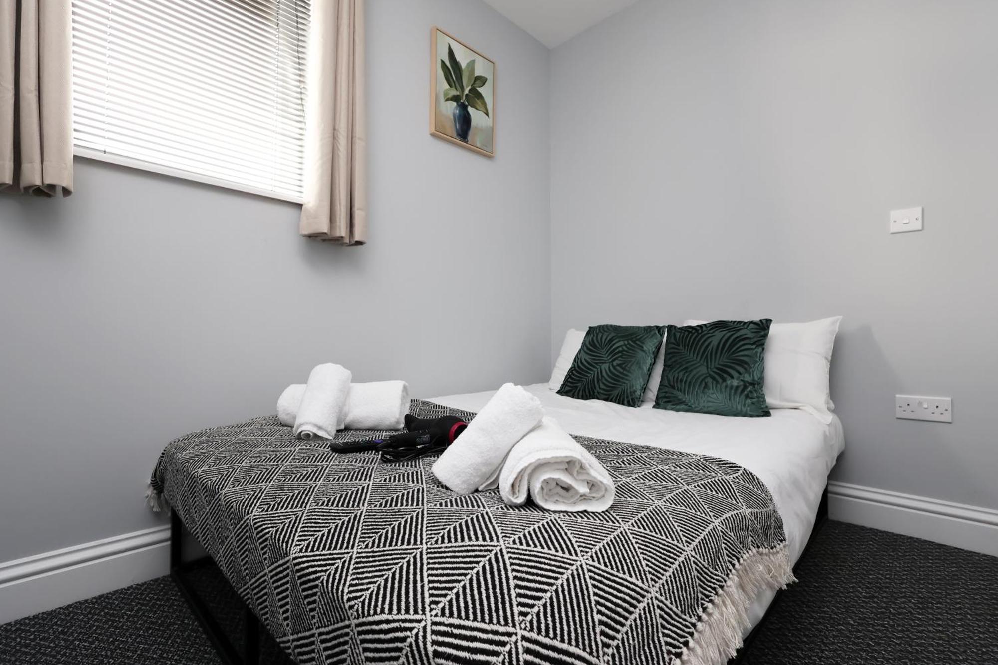 En-Suite Double Rooms, Smart Tv Comfy Style Llanelli Kültér fotó