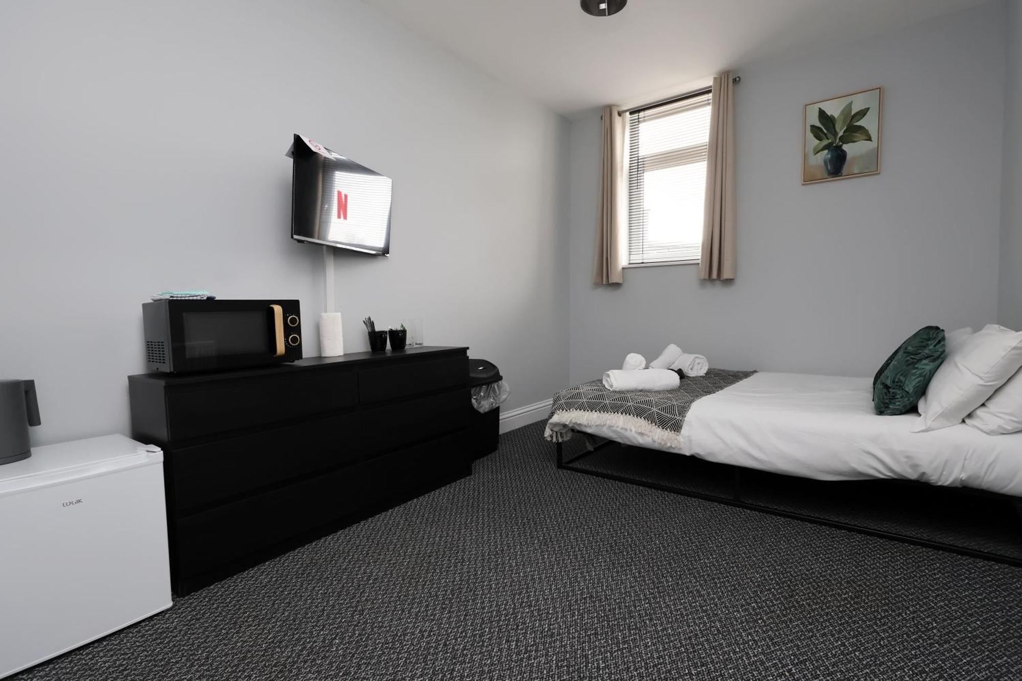 En-Suite Double Rooms, Smart Tv Comfy Style Llanelli Kültér fotó