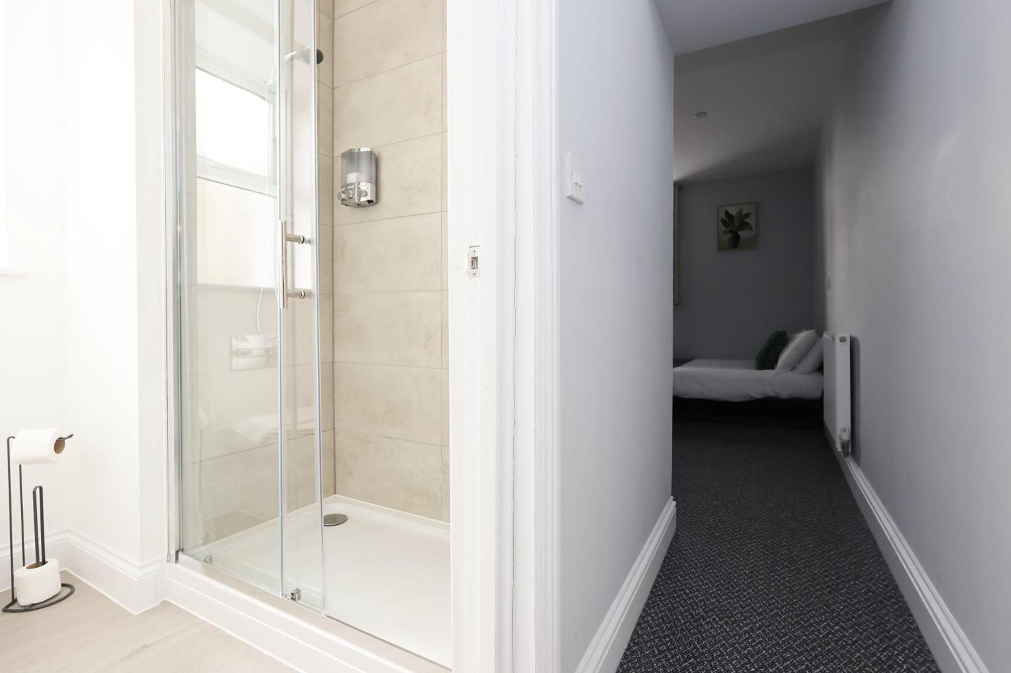 En-Suite Double Rooms, Smart Tv Comfy Style Llanelli Kültér fotó
