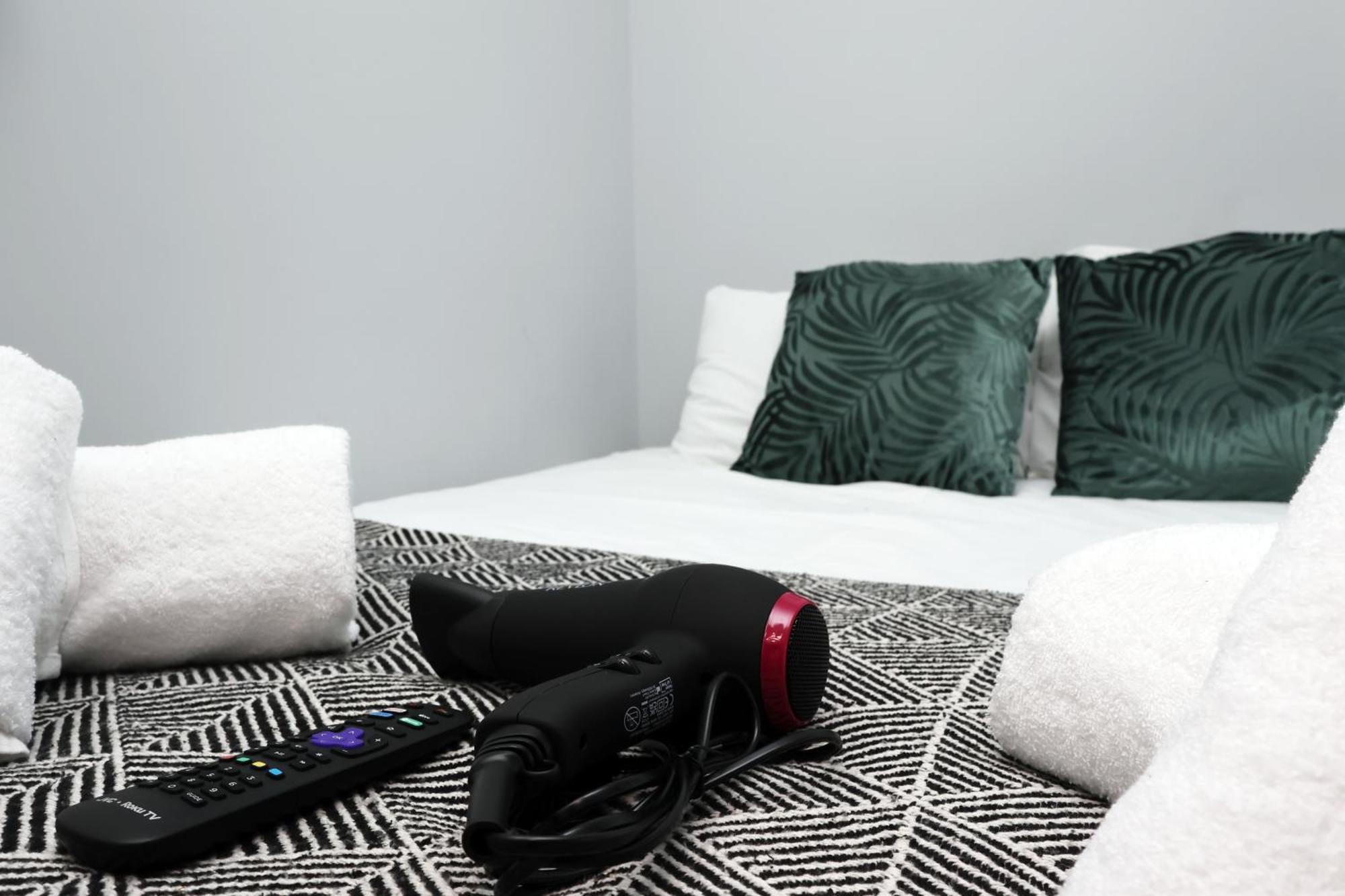 En-Suite Double Rooms, Smart Tv Comfy Style Llanelli Kültér fotó
