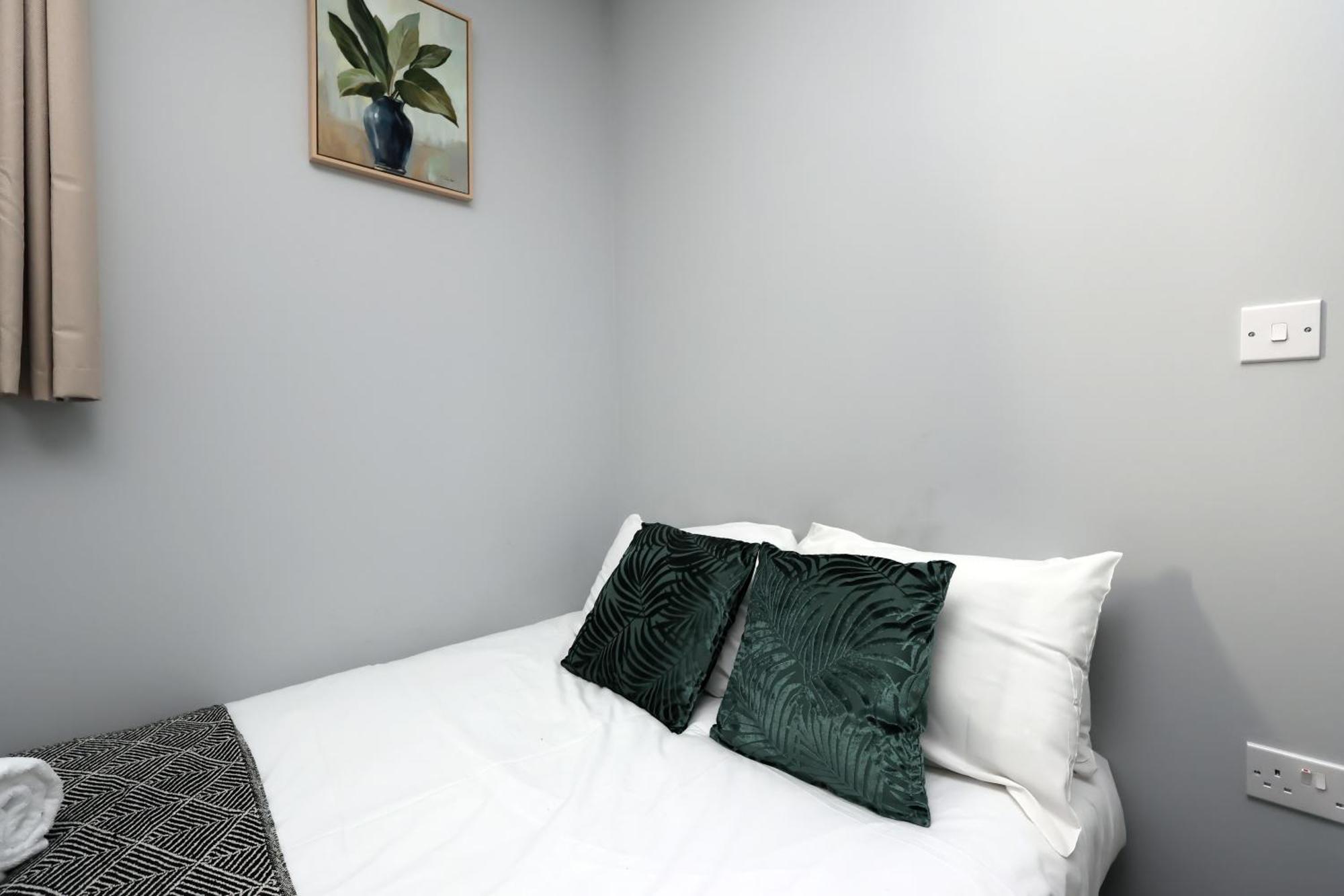 En-Suite Double Rooms, Smart Tv Comfy Style Llanelli Kültér fotó